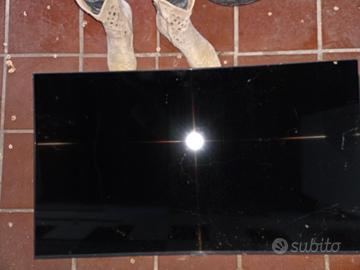 TELEVISORE SAMSUNG 43" CON SCHERMO ROTTO