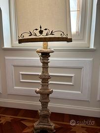 Lampada da terra antica a candelabro