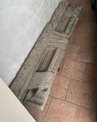 Architrave Antico intagliato  in pietra
