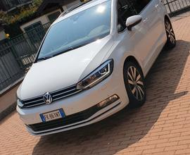 VOLKSWAGEN Touran - 2016