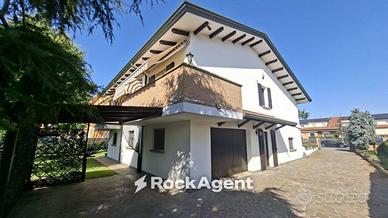 Villa di 300 m² con più di 5 locali e box auto dop