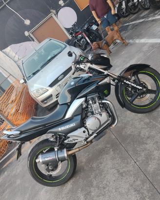 Suzuki Inazuma 250