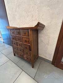 Cassettiera di legno