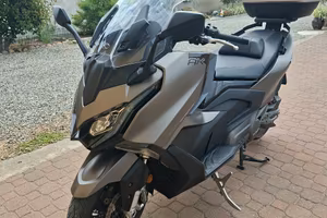 kymko ak 550 premium
