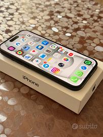 Iphone 15 con cover