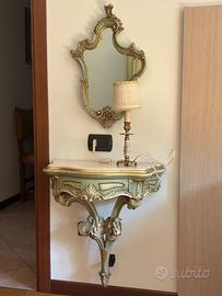 Comodini barocco veneziano con specchio e lampada