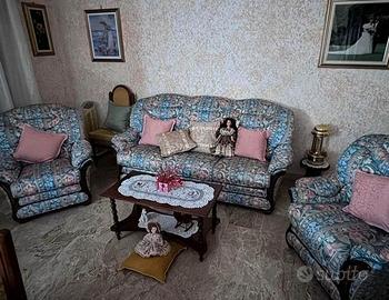 Divano 3 posti e due poltrone