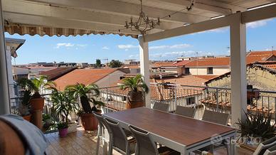 Appartamento ultimo piano con ampio terrazzo e box