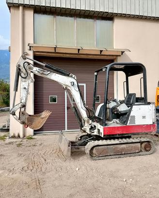 Miniescavatore Bobcat 325