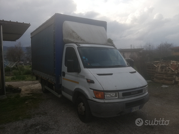 Autocarro iveco dayli centinato