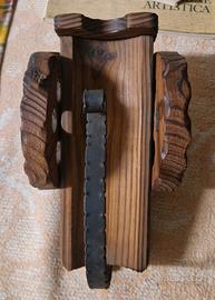 Portabottiglie cannone in legno e ferro battuto