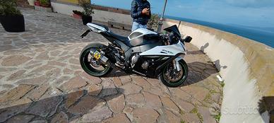 kawasaki zx10r condizioni da vetrina solo 15000 km