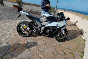 kawasaki zx10r condizioni da vetrina solo 15000 km