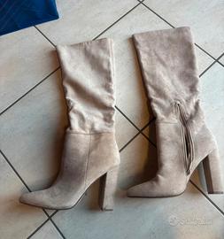 Stivale beige con tacco