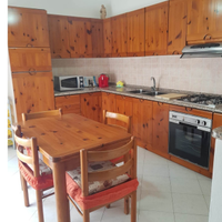 Casa con spazio esterno e parcheggio