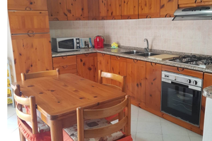 Casa con spazio esterno e parcheggio