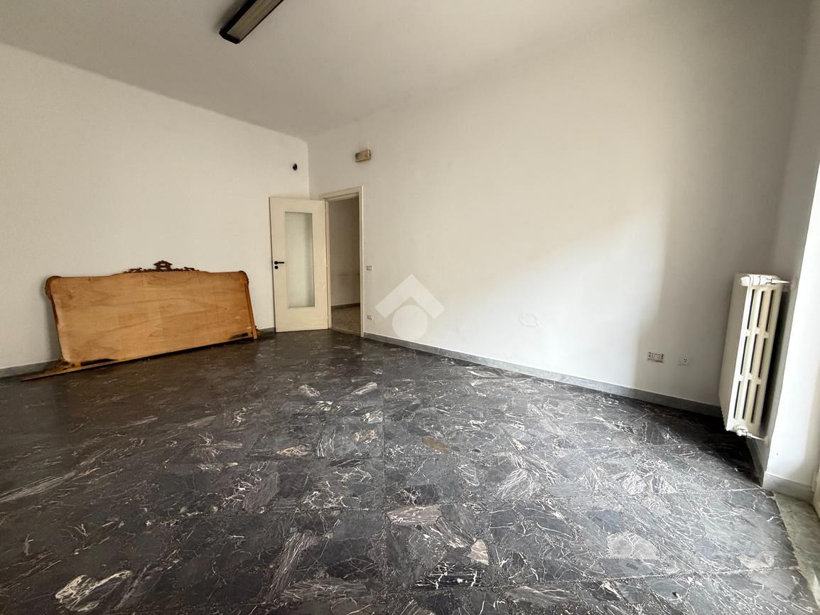 4 LOCALI A BARI - Altro