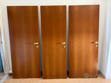 3 porte in legno