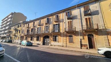 Trilocale in centro a Gattinara con autorimessa e