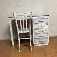 Scrivania in legno anni ‘60 shabby chic