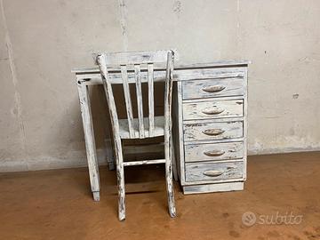 Scrivania in legno anni ‘60 shabby chic