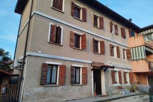 Rustico con giardino