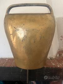 La campana gialla è 5 kg da mucca