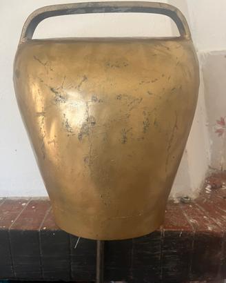 La campana gialla è 5 kg da mucca