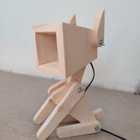 Lampada da tavolo cane in legno. Fatta a mano.