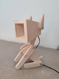 Lampada da tavolo cane in legno. Fatta a mano.