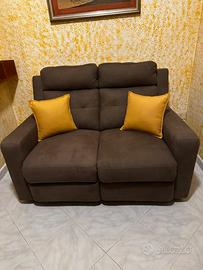 Divano  in Nabuk con recliner  elettrico