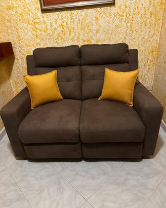 Divano  in Nabuk con recliner  elettrico
