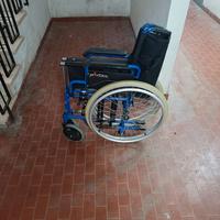 Sedia a rotelle pieghevole