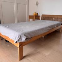 Letto singolo bambini, materasso e doghe incluse.