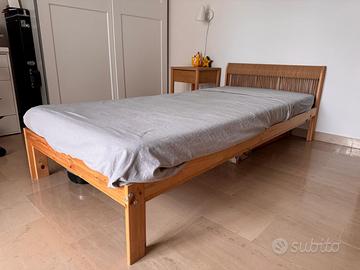 Letto singolo bambini, materasso e doghe incluse.