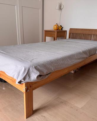 Letto singolo bambini, materasso e doghe incluse.