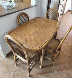 Tavolo e sedie in rattan