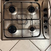 Fornello 4 fuochi indesit