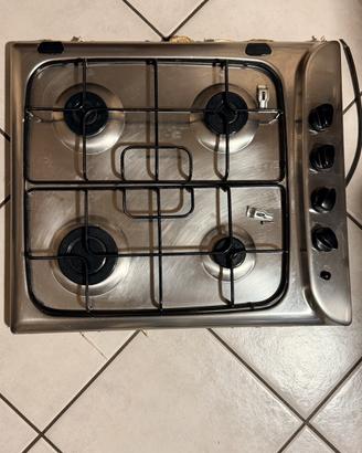 Fornello 4 fuochi indesit