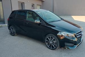 Mercedes B 200 Premium - HARLEY D.