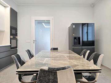 Piano terra con garage e posto auto