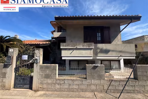 Villa indipendente con giardino e posti auto