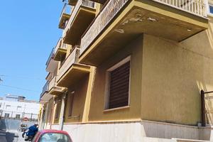 Casa con 4 appartamenti