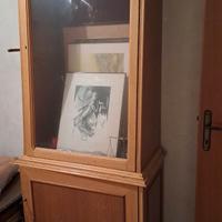 Armadio vetrina capiente