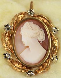 Spilla " Liberty " In oro 750 e cammeo