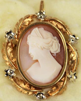 Spilla " Liberty " In oro 750 e cammeo