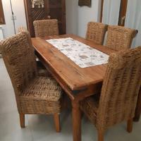 tavolo in legno massello con sedie