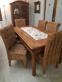 tavolo in legno massello con sedie