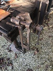 antica morsa da fabbro