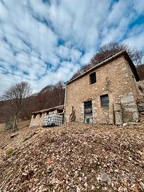 Rustico panoramico con ampio terreno Val Taleggio